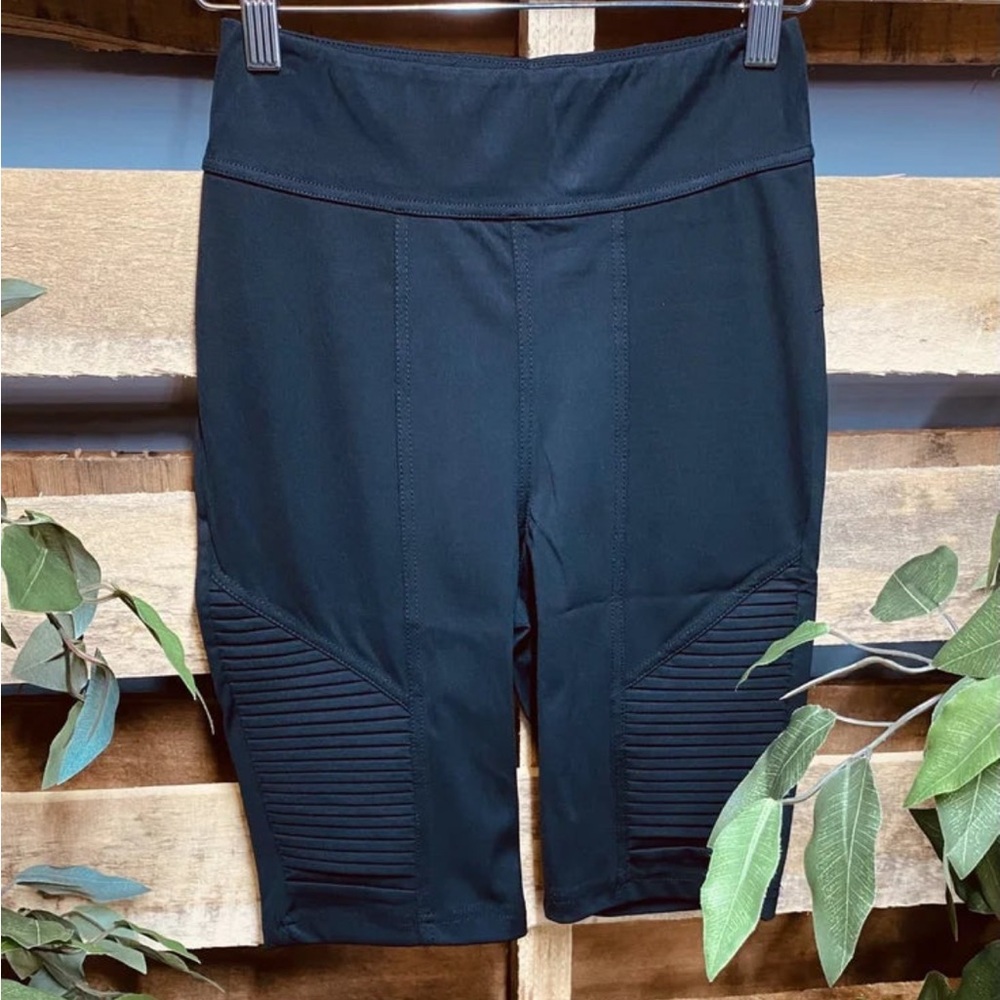 White Birch Black Activewear Shorts nwot
